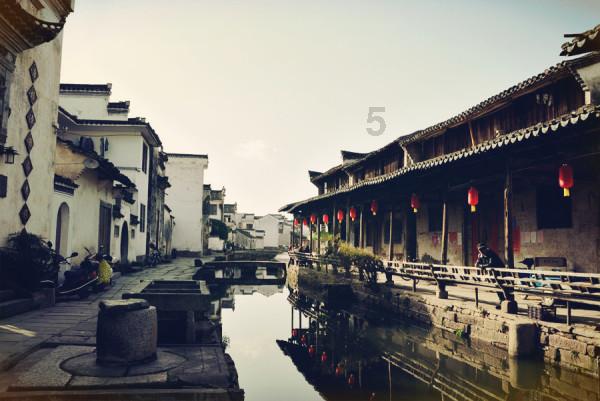 他是想慢慢追我？还是只是占便宜开房？游戏画面